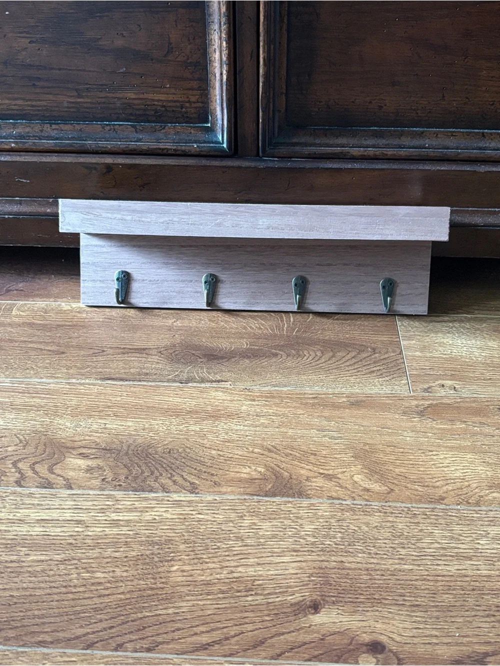 Rustic Whitewashed Wood Wall Hook Rack - 4-Hook Mail Organizer